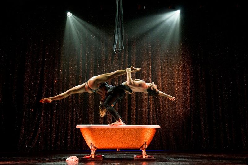Billets pour le Cabaret Paradis Latin à Paris avec dîner et champagne