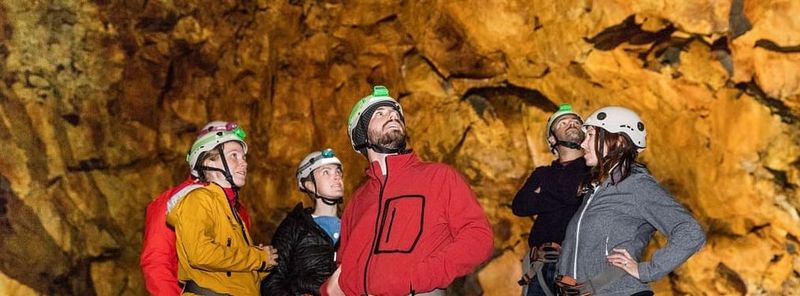 Visite guidée islandaise à l'intérieur du volcan