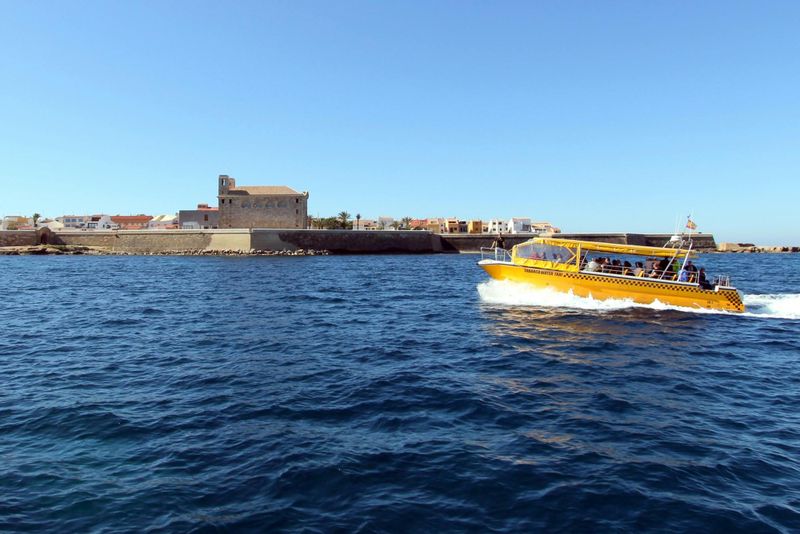 Tabarca island round-trip ticket from Santa Pola by taxi boat