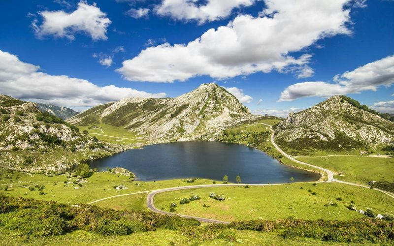 Day trip to Covadonga lakes, sanctuary, Cangas and Lastres from Gijon