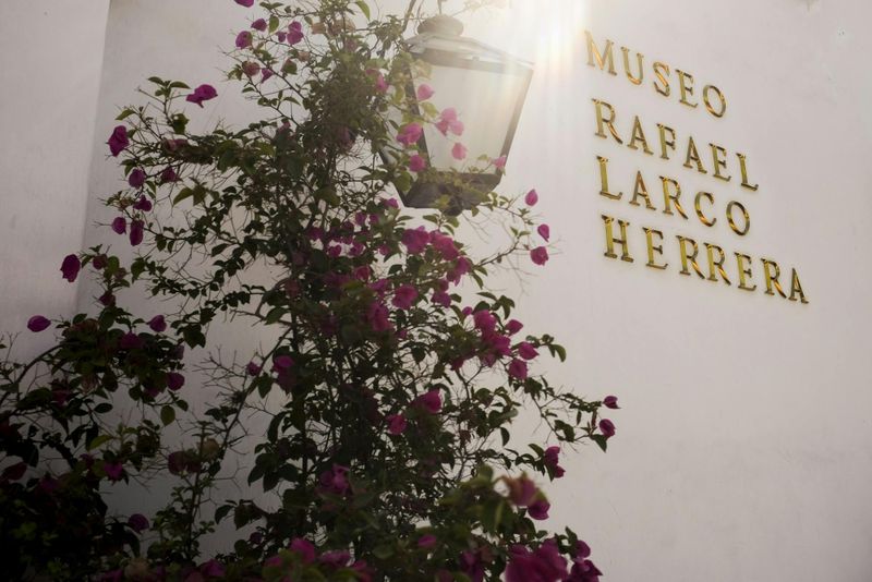Larco Museum Private Guided Tour with Lunch at Café del Museo