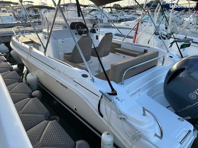 B2 Marine 672 Sun Deck (Motorboat)
