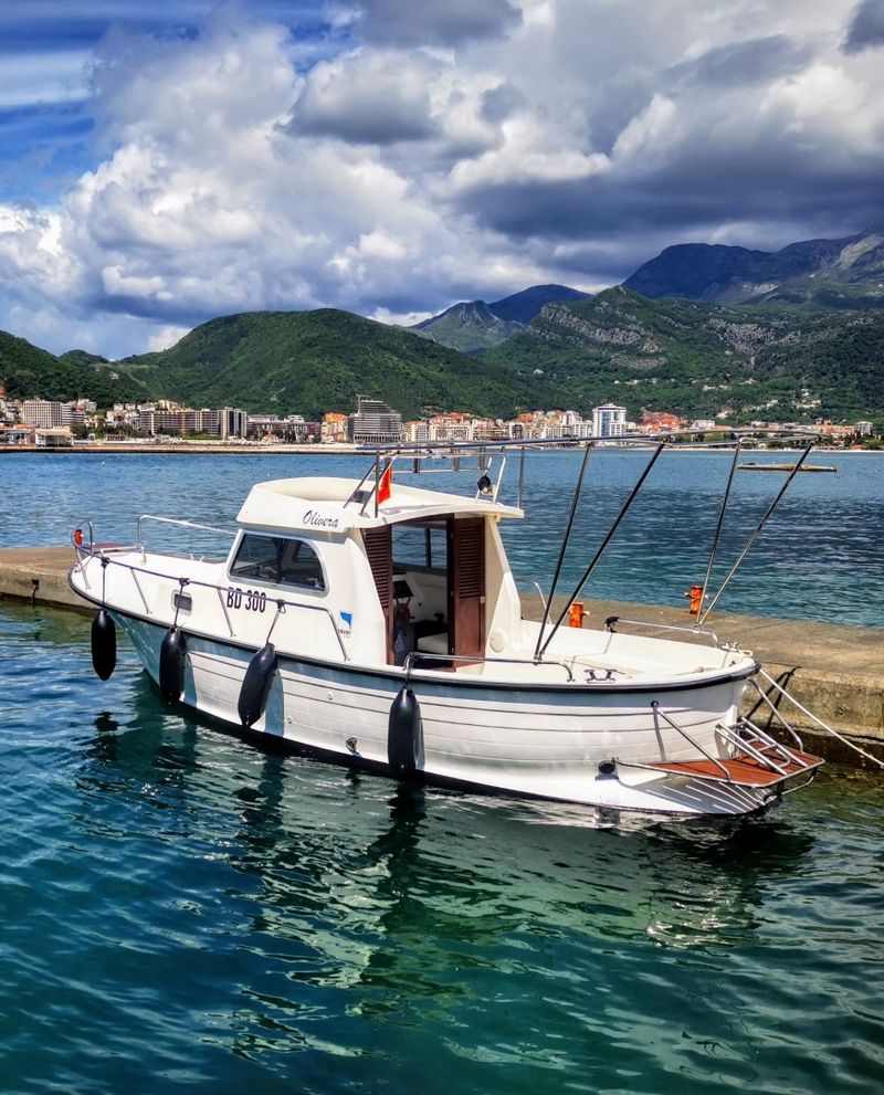 Navar 710 (Motorboat)