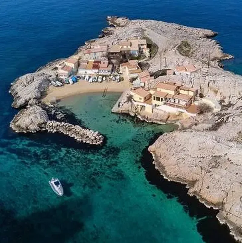 Balade en bateau et snorkeling dans les Calanques de Marseille
