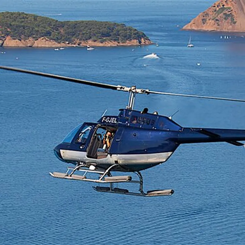 Baptême en Hélicoptère - Survol des Plages Varoises