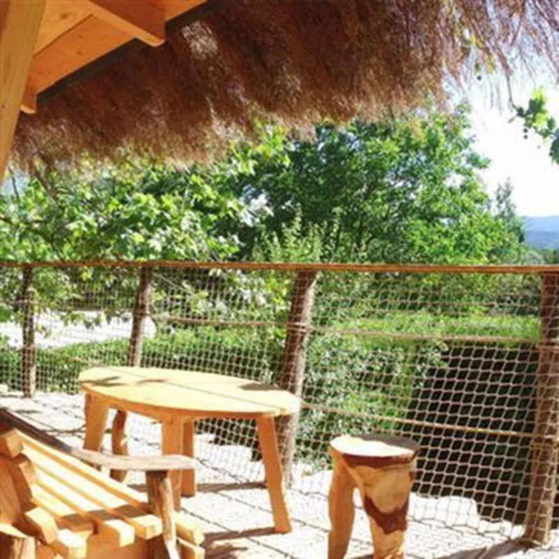 Cabane dans les Arbres à l'Isle-sur-La-Sorgue