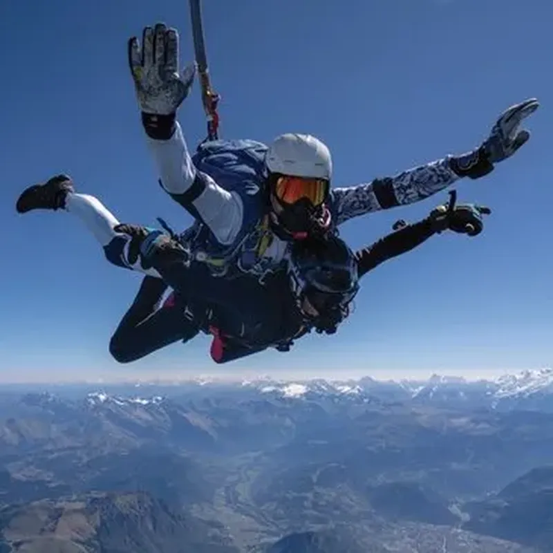 Saut Parachute en Tandem depuis un Hélicoptère à Morzine