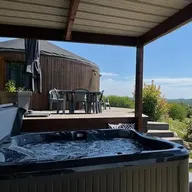 Nuit Insolite en Cabane avec Jacuzzi près de Sarlat