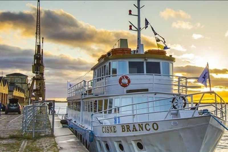 Billet Naviguer à Guaíba avec un bateau Swan blanc - Porto Alegre