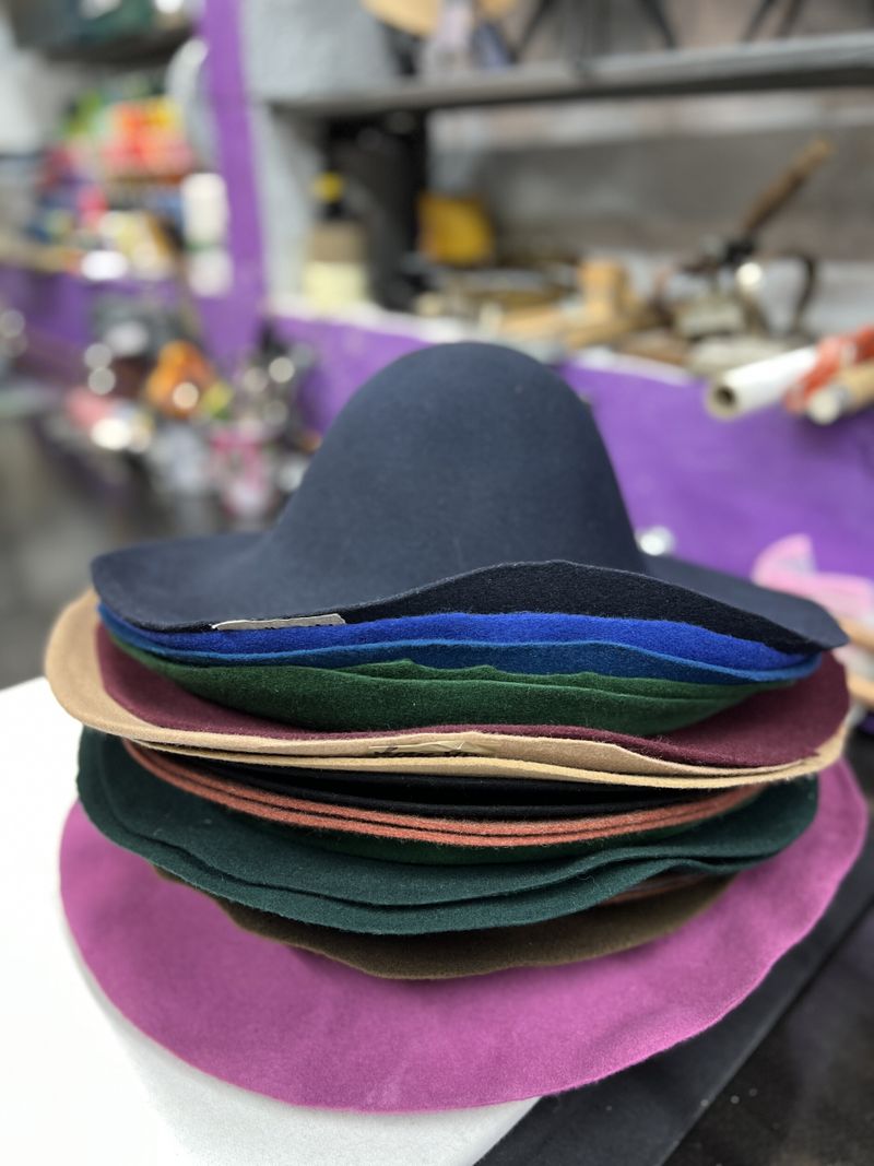 Réalisez votre chapeau sur-mesure sur un jour