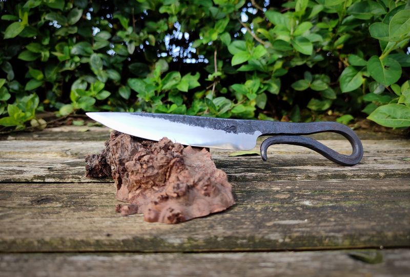Forgez votre couteau droit sur un jour