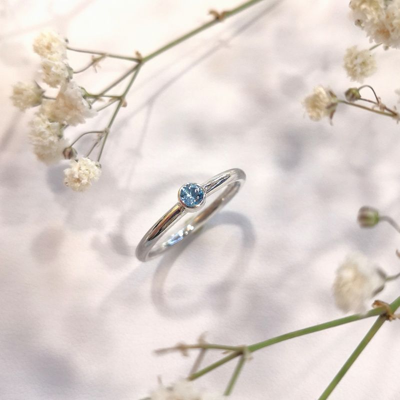 Créez votre bague en argent sertie